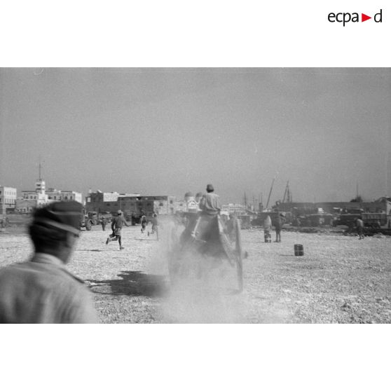 Activités de l'armée allemande dans le port de Benghazi.