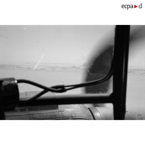 Dans un Heinkel He-111 lors d'une mission de bombardement au sein du Kampfgruppe 100 (KG 100).