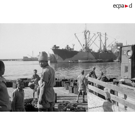 Activités de l'armée allemande dans le port de Benghazi.