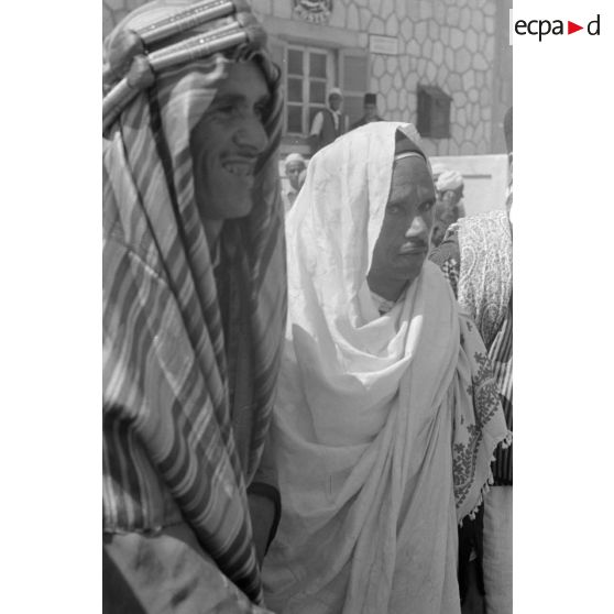 Rommel visite l'oasis de Siwa, rencontre avec les autorités locales.