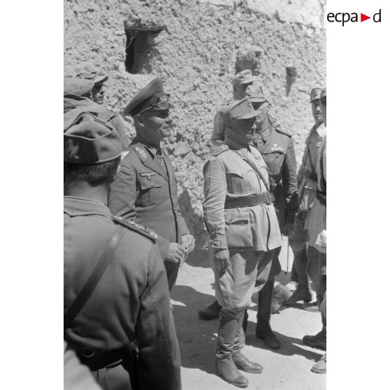 Rommel visite l'oasis de Siwa.
