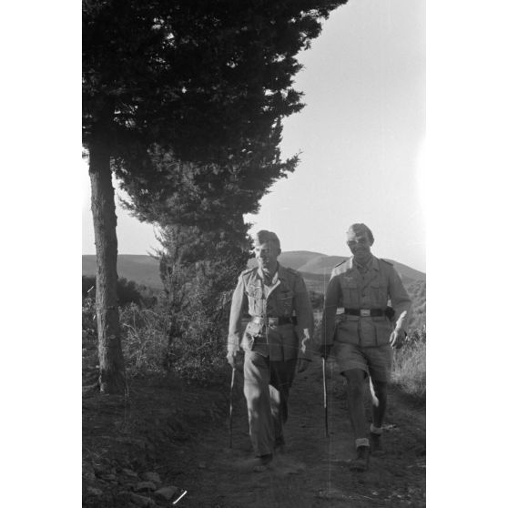 Promenade à Spiridiano Polithea aux pieds de la montagne Ida. [légende d'origine]