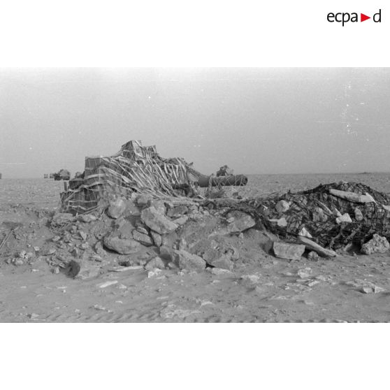 Faux canons britanniques débusqués par les forces allemandes.