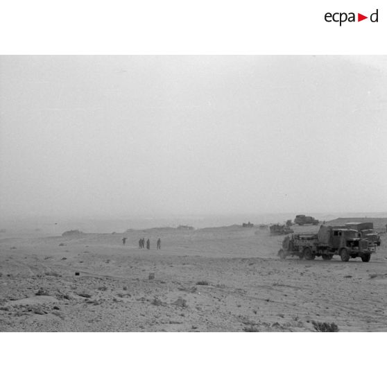 Déploiement d'une batterie de canons de 2 cm Flakvierling 38.