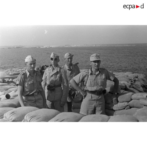 Officiers et soldats qui ont participé à des opérations de sabotage à Tobrouk (selon la légende d'origine).