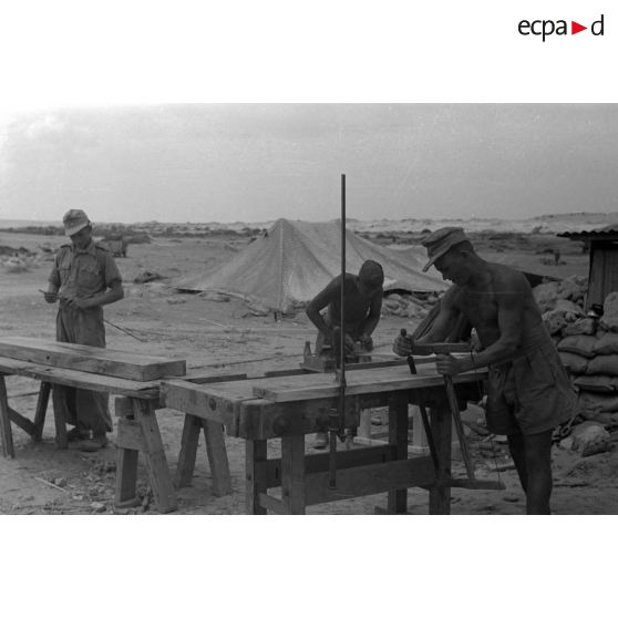 Un atelier de menuiserie.