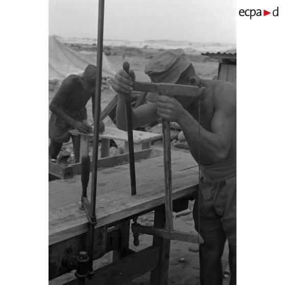 Un atelier de menuiserie.