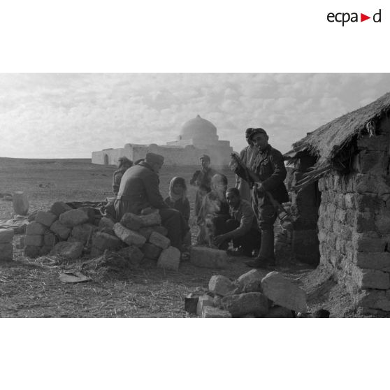 Positions allemandes non loin d'une mosquée.