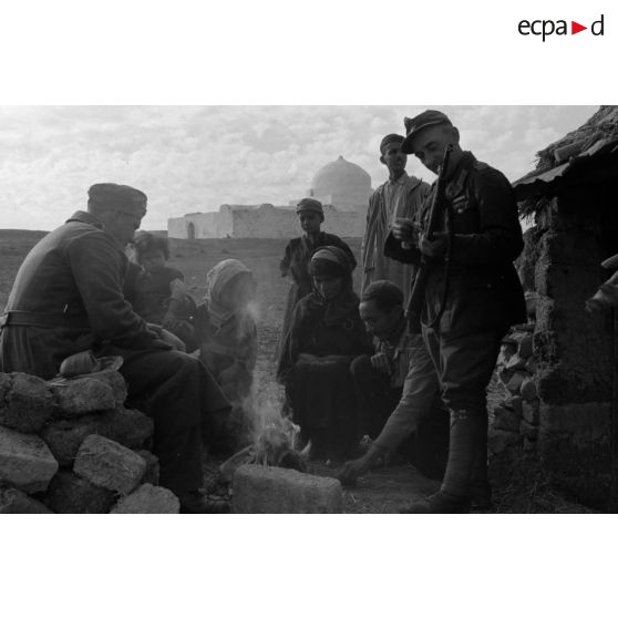 Positions allemandes non loin d'une mosquée.