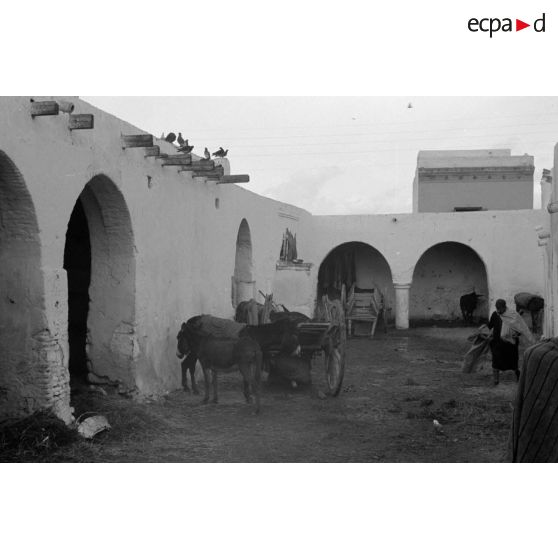 Aspects d'un village où est basé un groupe du Jagdgeschwader 53.