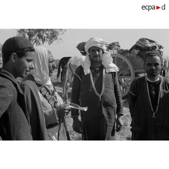 Dans le secteur de El Jem, les activités de la 6e compagnie de propagande de l'armée de l'air allemande auprès de la population tunisienne.