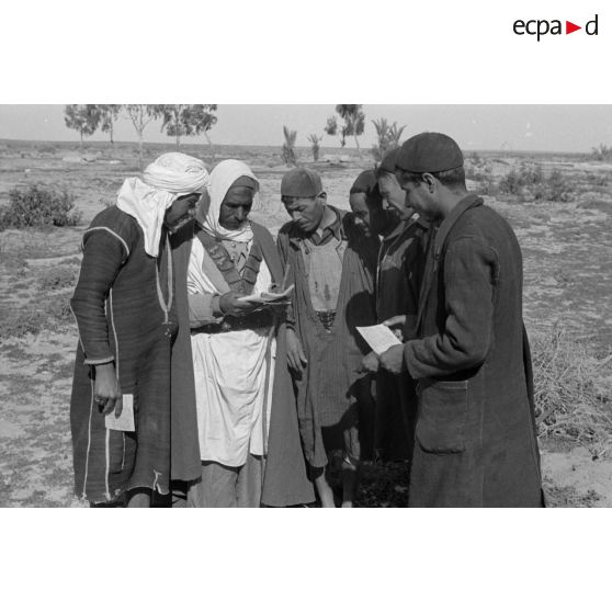 Dans le secteur de El Jem, les activités de la 6e compagnie de propagande de l'armée de l'air allemande auprès de la population tunisienne.