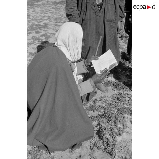 Dans le secteur de El Jem, les activités de la 6e compagnie de propagande de l'armée de l'air allemande auprès de la population tunisienne.