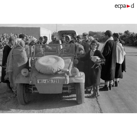 Dans le secteur de El Jem, les activités de la 6e compagnie de propagande de l'armée de l'air allemande auprès de la population tunisienne.