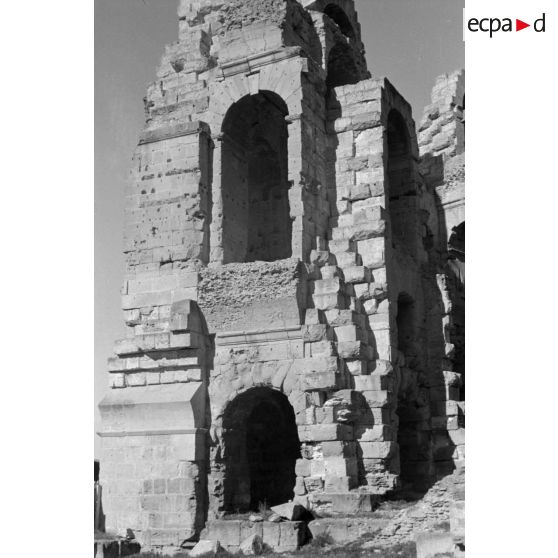 En Tunisie, la visite de l'amphithéâtre de El Jem.