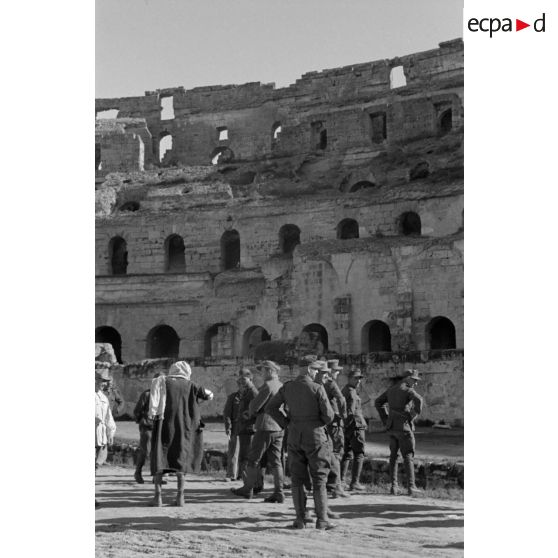 En Tunisie, la visite de l'amphithéâtre de El Jem.