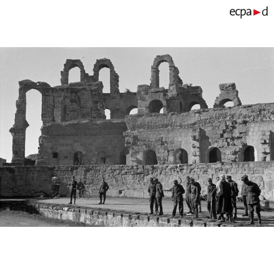 En Tunisie, la visite de l'amphithéâtre de El Jem.