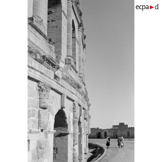 En Tunisie, la visite de l'amphithéâtre de El Jem.