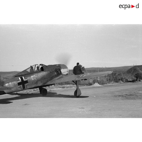 Un chasseur Focke-Wulf Fw-190 Schnellkampfgeschwader 10, peut-être le "jaune 5" (Gelbe 5).