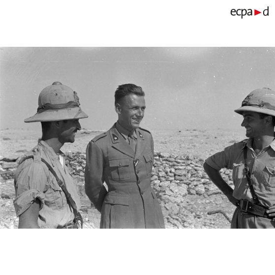 Offciers italiens de la batterie voisine, le lieutnenant Caretti, le lieutenant Pistarino, le lieutenant. Merlino, I. Batt. d'un régiment d'artillerie italien avec des canons de 7,5 cm.