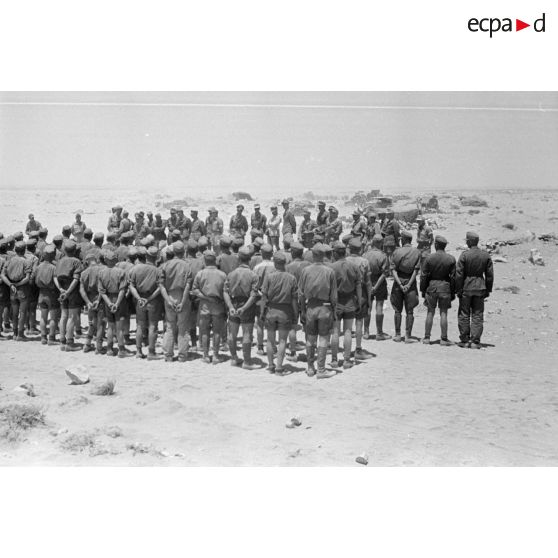 Les troupes du Schützen-Regiment 103 (I-Schtz.Rgt-104) lors de l'inspection du général (Generalleutnant) Erwin Rommel.