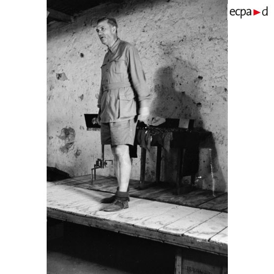 A Bardia, un artiste pendant son numéro.