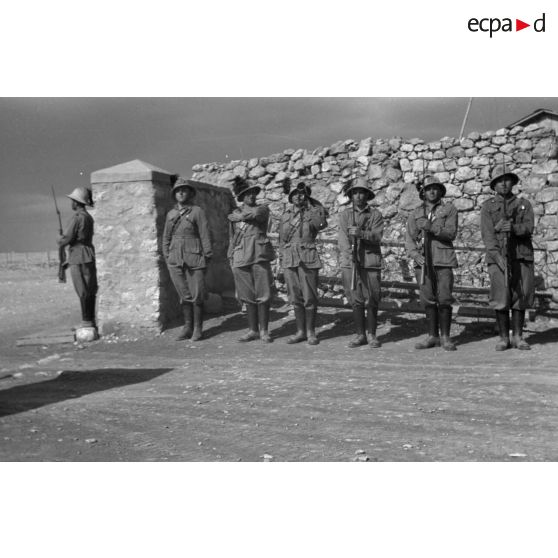 La garde d'honneur composée de Bersaglieri.