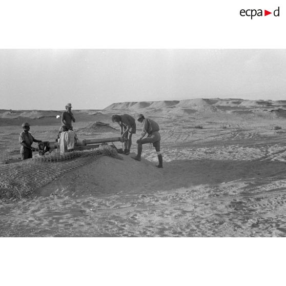 Une alvéole occupée par une pièce de prise Ordnance QF de 25.