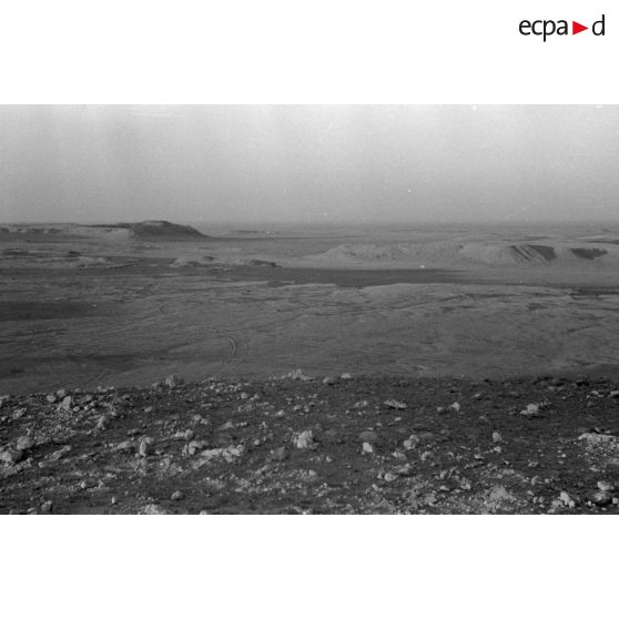 Le désert dans le secteur de la batterie d'artillerie.