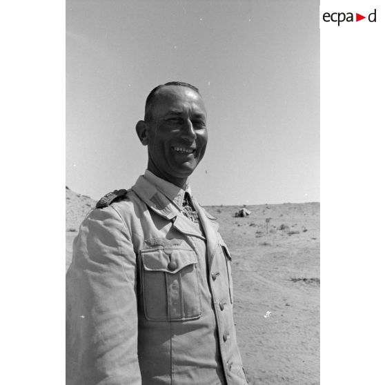 Le colonel (Oberst) Herbert Ewert, commandant le Panzer Grenadier Regiment 104 (Pz.Gren.Rgt-104).