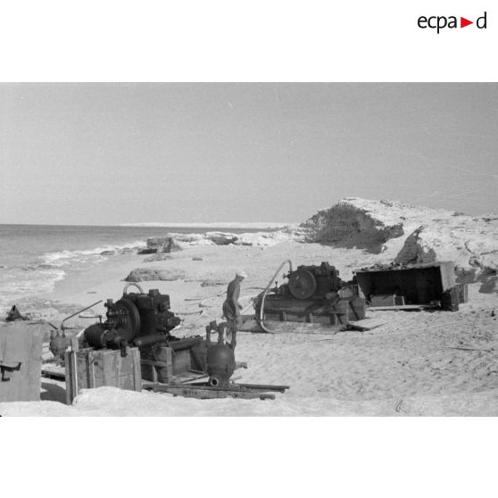 La station de pompage qui semble équipée de moteurs de camions.