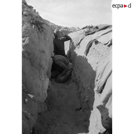 Une position défensive allemande installée près d'un village.