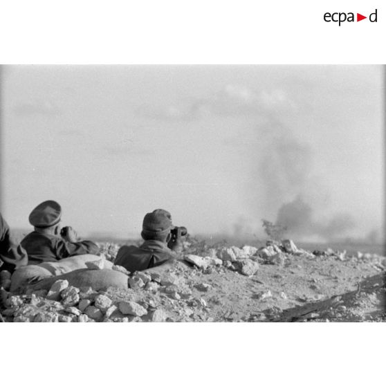 Le maréchal (Generalfeldmarschall) Erwin  Rommel accompagné du général von Thoma, du colonel (Oberst) Westphal et du colonel (Oberst) Bayerlein.