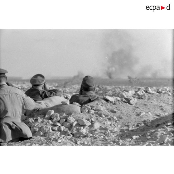 Le maréchal (Generalfeldmarschall) Erwin  Rommel accompagné du général von Thoma, du colonel (Oberst) Westphal et du colonel (Oberst) Bayerlein.