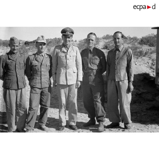 Le colonel (Oberst) Westphal en compagnie des membres de son état-major.