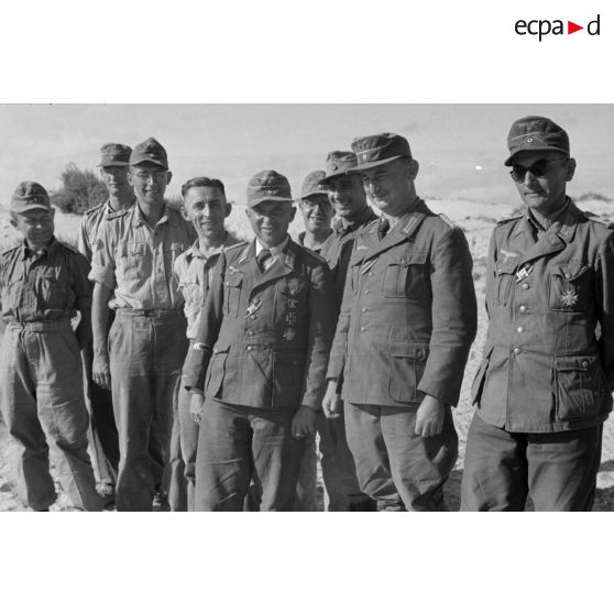 Des officiers détat-major allemand du Panzerarmee Afrika.