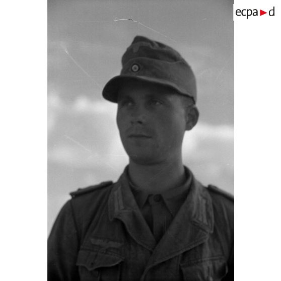 Portraits d'un lieutenant (Oberleutnant) de la Panzerarmee Afrika.