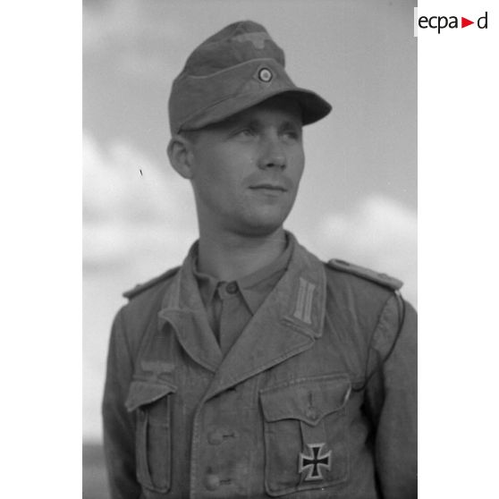Portraits d'un lieutenant (Oberleutnant) de la Panzerarmee Afrika.
