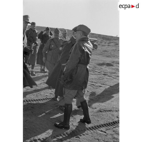 Le maréchal italien Cavarello est accueilli par les maréchaux Rommel et Kesselring.