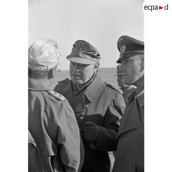 Le maréchal Kesselring, le général (Generalmajor) Gause et le colonel (Oberst) Bayerlein.