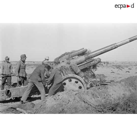 Sortie de batterie d'une pièce de 10 cm Kanone 18.