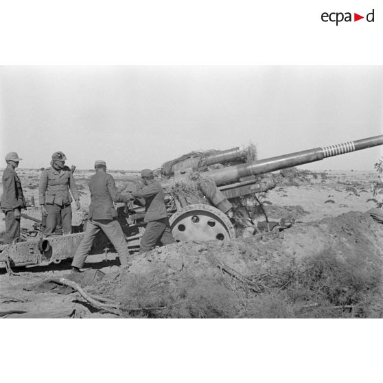 Sortie de batterie d'une pièce de 10 cm Kanone 18.