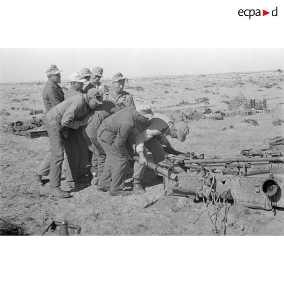 Sortie de batterie d'une pièce de 10 cm Kanone 18.