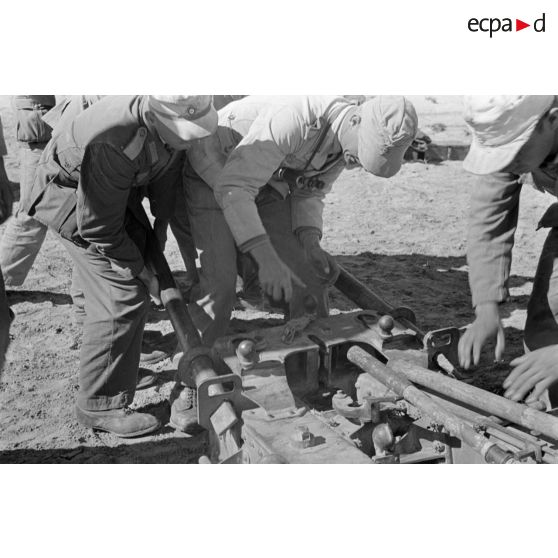 Sortie de batterie d'une pièce de 10 cm Kanone 18.