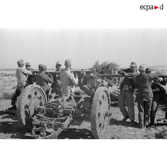 Sortie de batterie d'une pièce de 10 cm Kanone 18.