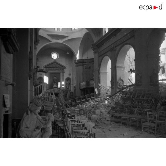 A Sfax, l'église (aussi baptisée cathédrale) largement endommagée par les bombardements britanniques du 28 janvier 1943.