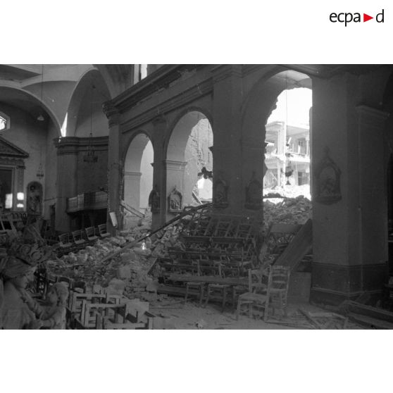 A Sfax, l'église (aussi baptisée cathédrale) largement endommagée par les bombardements britanniques du 28 janvier 1943.