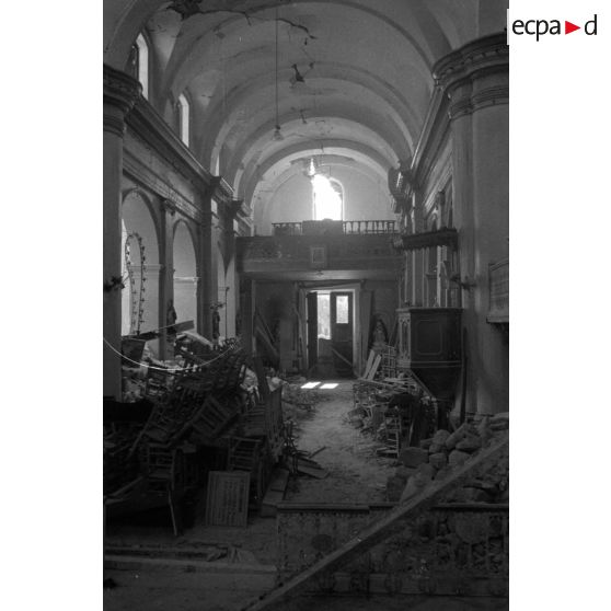 A Sfax, l'église (aussi baptisée cathédrale) largement endommagée par les bombardements britanniques du 28 janvier 1943.