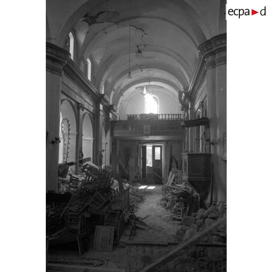 A Sfax, l'église (aussi baptisée cathédrale) largement endommagée par les bombardements britanniques du 28 janvier 1943.