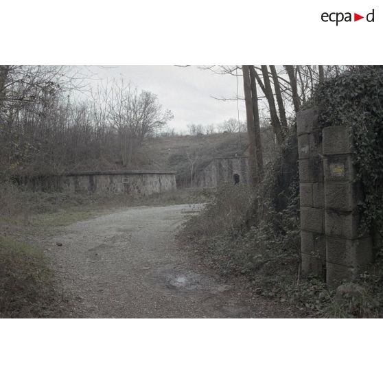 Curlu, abbaye de Triors (26), fort de Feyzin (69). [légende d'origine]